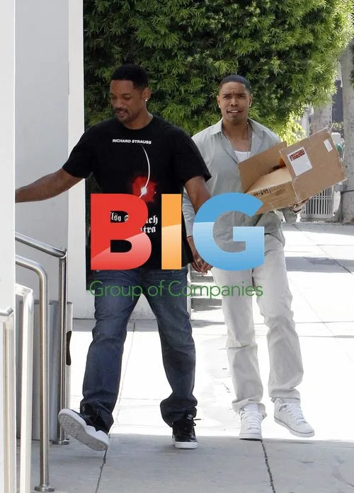 Will Smith Spotted Without Wedding Ring