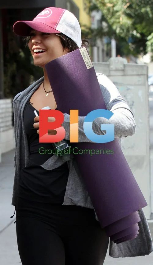 Vanessa Hudgens Going to Yoga