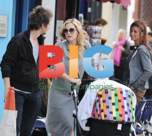 Kate Hudson and Matt Bellamy with baby