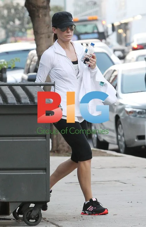 Sandra Bullock Heading to Gym