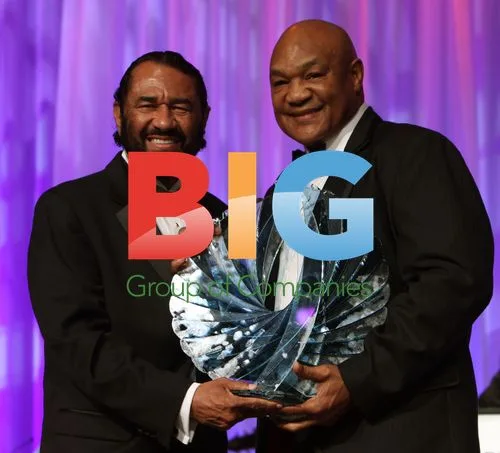 Al Green presents Phoenix award to George Foreman