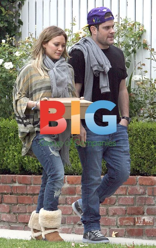 Hilary Duff & Mike Comrie Run Errands