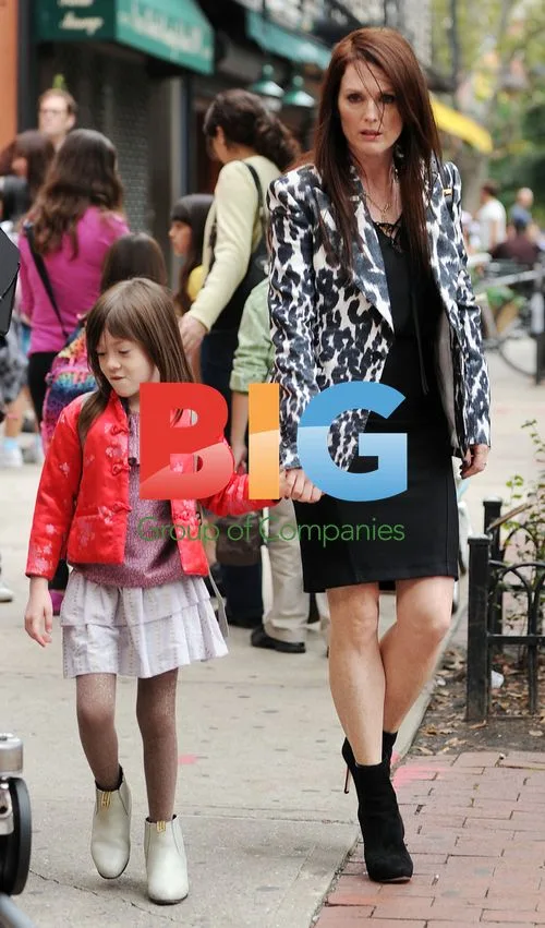 Julianne Moore and Onata Aprile on "What Maisie Knew" Set