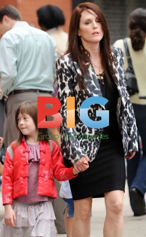Julianne Moore & Onata Aprile on "What Maisie Knew" Set
