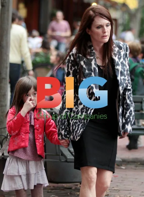 Julianne Moore and Onata Aprile on "What Maisie Knew" set