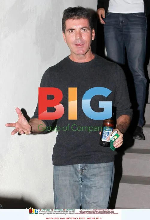 Simon Cowell Leaves Friend's House With Fiancee