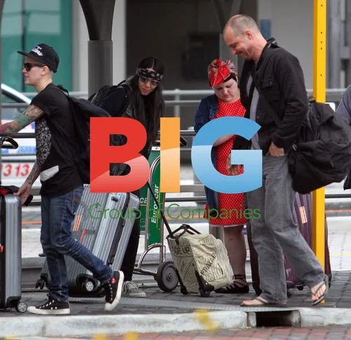 Beth Ditto Avoids Paparazzi at Perth Airport