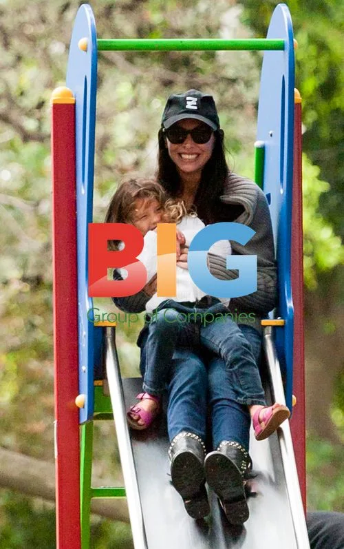 Erica Packer plays with kids in Sydney