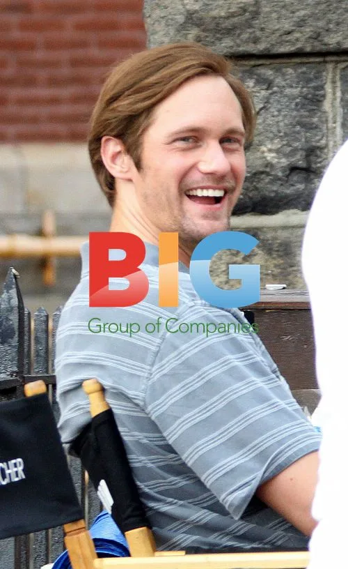Alexander Skarsgard Signs Autographs