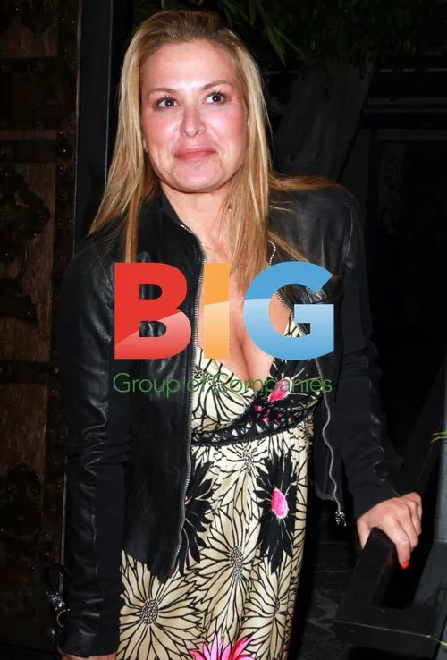 Anastacia dining out with friends in LA