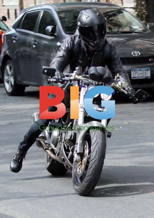 Justin Theroux Gets Parking Ticket