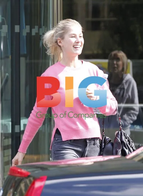 Rosamund Pike Spotted After Workout in Pittsburgh