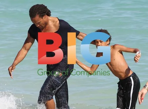 Edgar Davids and family at beach