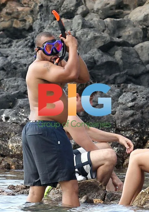 Zach Braff and Taylor Bagley snorkeling in Maui