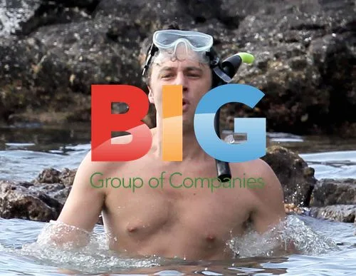 Zach Braff and Taylor Bagley snorkel with Donald Faison