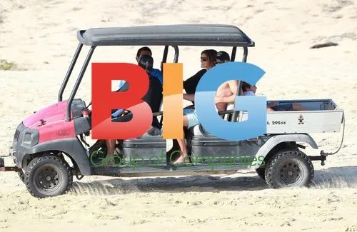 Cindy Crawford and Family Beach Outing