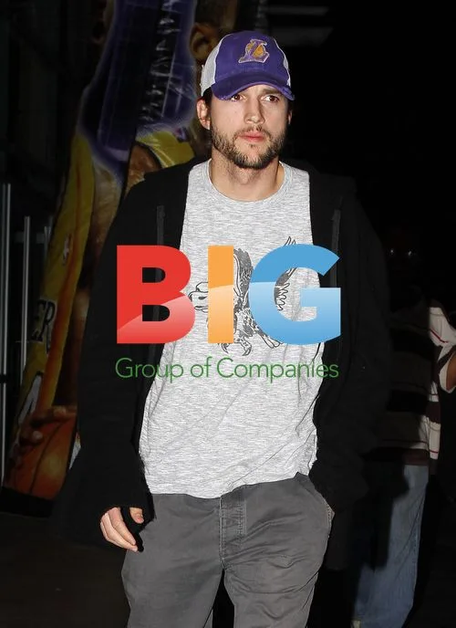 Ashton Kutcher Leaves Lakers Game