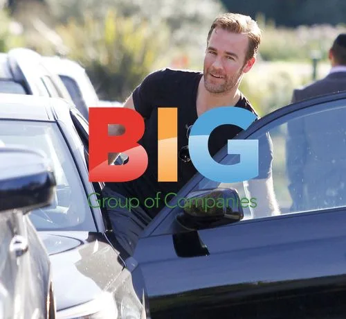 James Van Der Beek getting into car