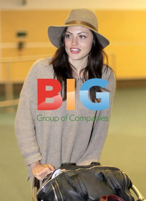 Phoebe Tonkin at Airport in Canada