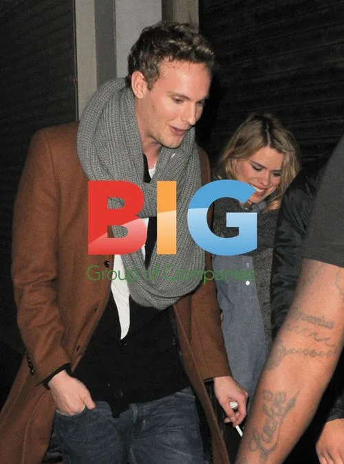Billie Piper shows off baby bump