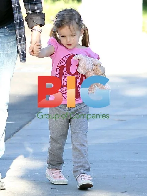 Jennifer Garner and daughter Seraphina out for breakfast