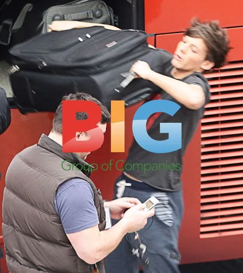 One Direction Arrive for Concert in Birmingham