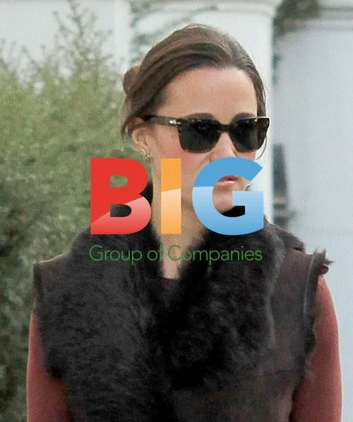 Pippa Middleton Walks to Work