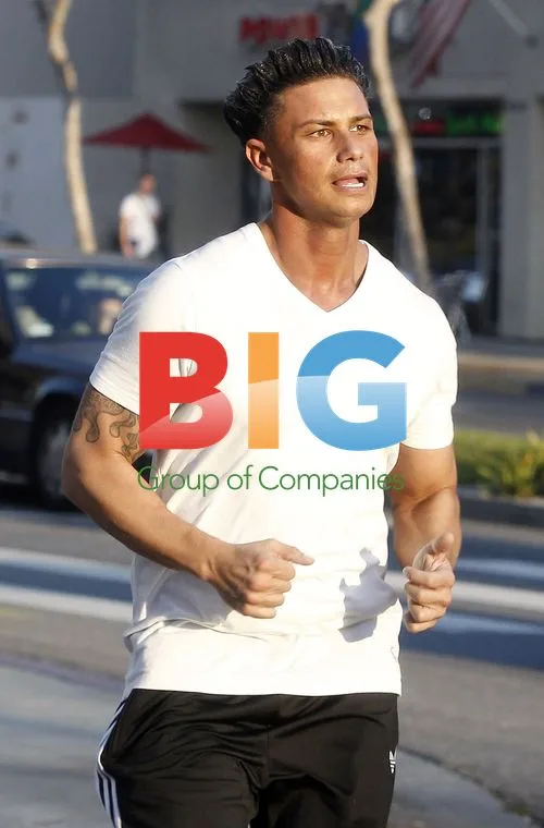 Pauly D goes running with friend in LA