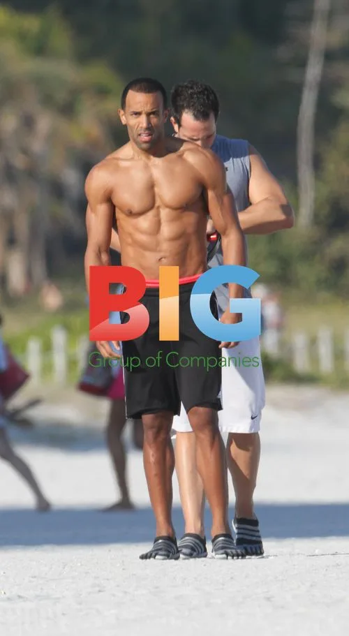 Craig David Shows Off Muscles in Miami
