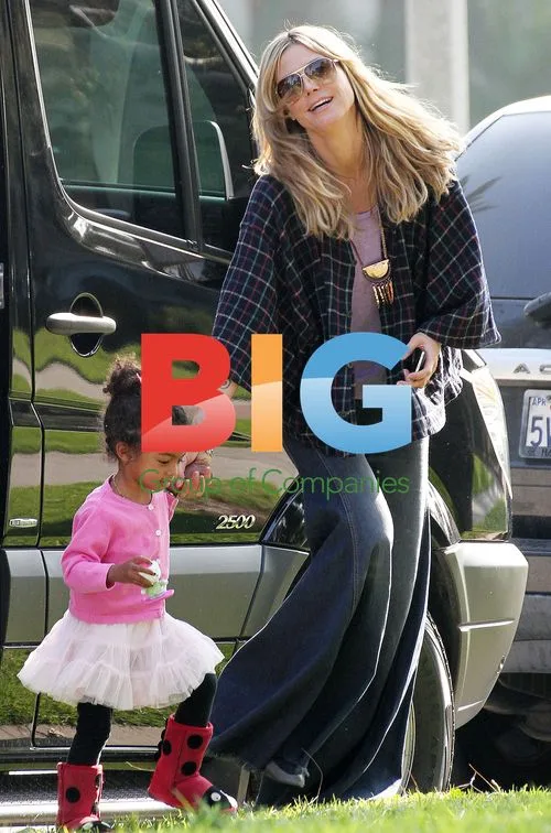 Heidi Klum with kids in park