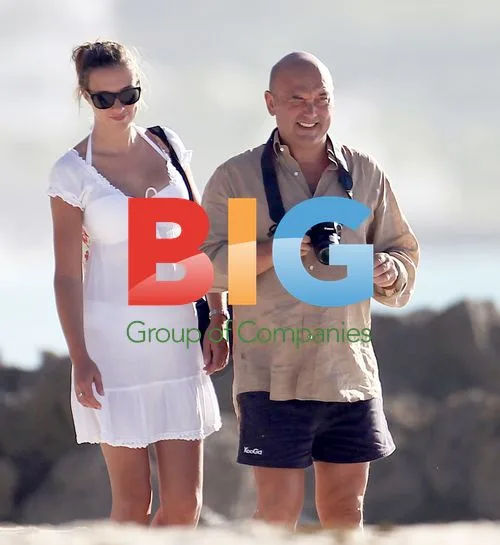 Gregg Wallace Photographs Wife on Caribbean Vacation