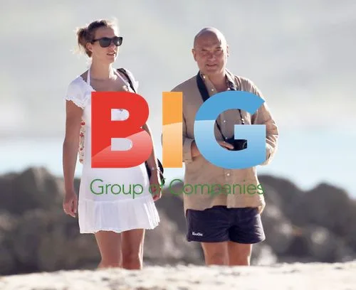 Gregg Wallace Takes Photos of Wife in Caribbean