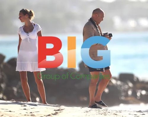 Gregg Wallace Photographs Wife on Caribbean Vacation