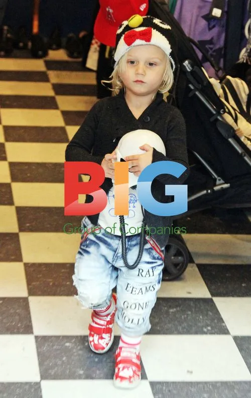 Stefani and Rossdale with Sons at Park