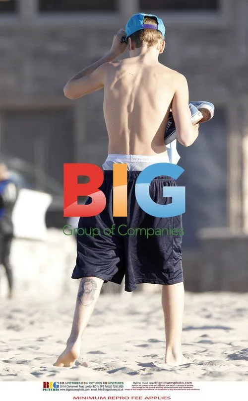 Justin Bieber and dad Jeremy at the beach