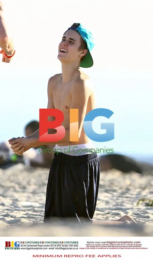 Justin Bieber and Dad Jeremy Enjoy Beach Day