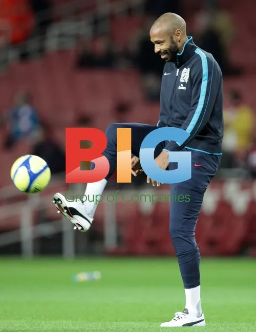 Thierry Henry Warming Up for Arsenal