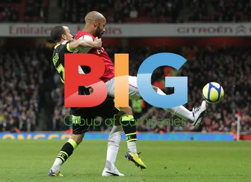 Thierry Henry battles Andres Townsend