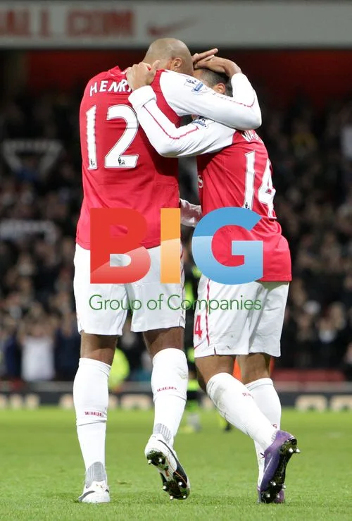 Thierry Henry celebrates winning goal for Arsenal