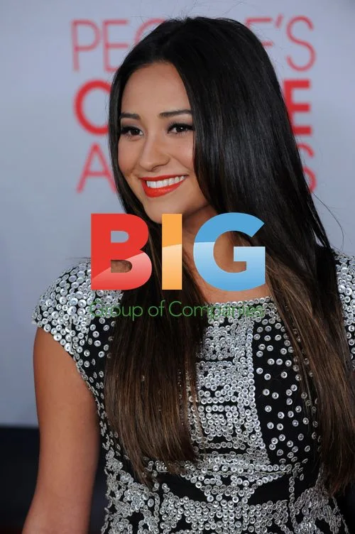 Shay Mitchell at People's Choice Awards