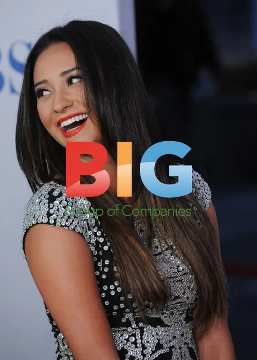 Shay Mitchell at People's Choice Awards