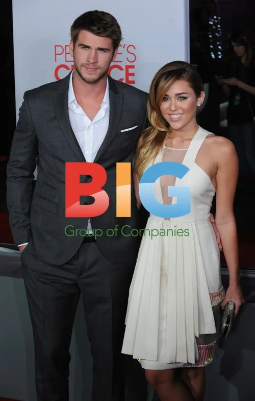 Miley Cyrus and Liam Hemsworth at People\'s Choice Awards