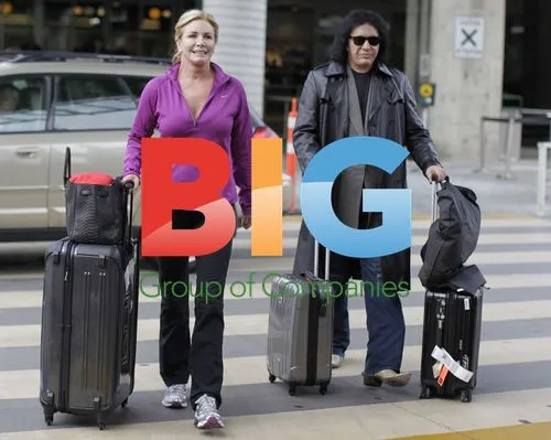 Shannon Tweed and Gene Simmons at Vancouver Airport