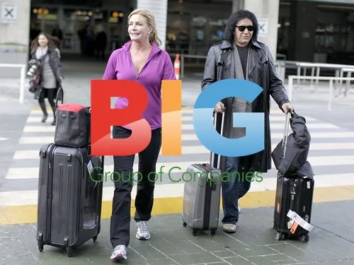 Shannon Tweed and Gene Simmons at Vancouver Airport