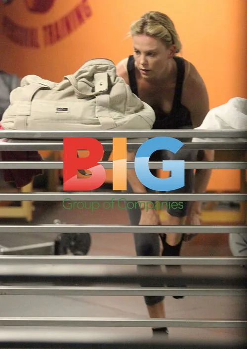 Charlize Theron Barefoot at Crunch Gym