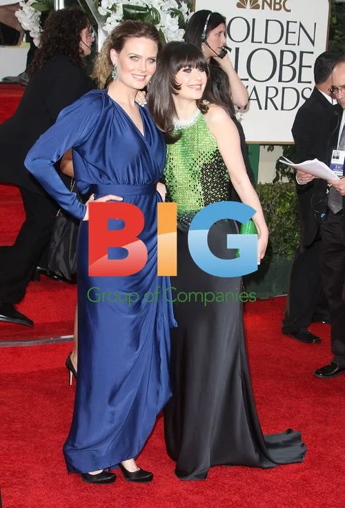 Zooey & Emily Deschanel at Golden Globes