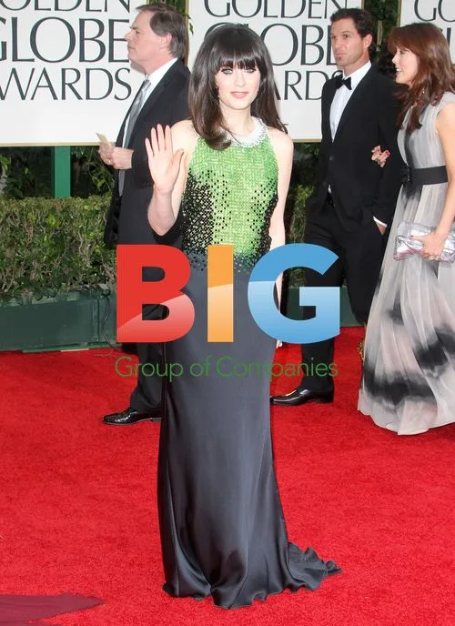 Zooey & Emily Deschanel at Golden Globes