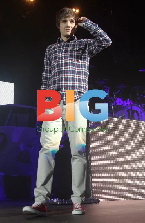 One Direction Perform at Echo Arena