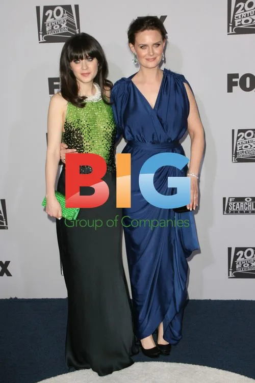 Zooey & Emily Deschanel at Golden Globe Awards After Party
