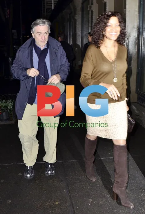 Robert DeNiro and wife visit NYC museum